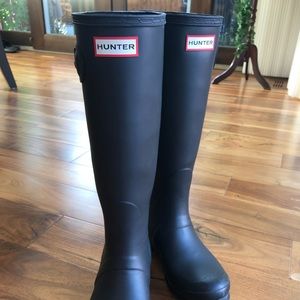 Original tall black Hunter boots (women’s)